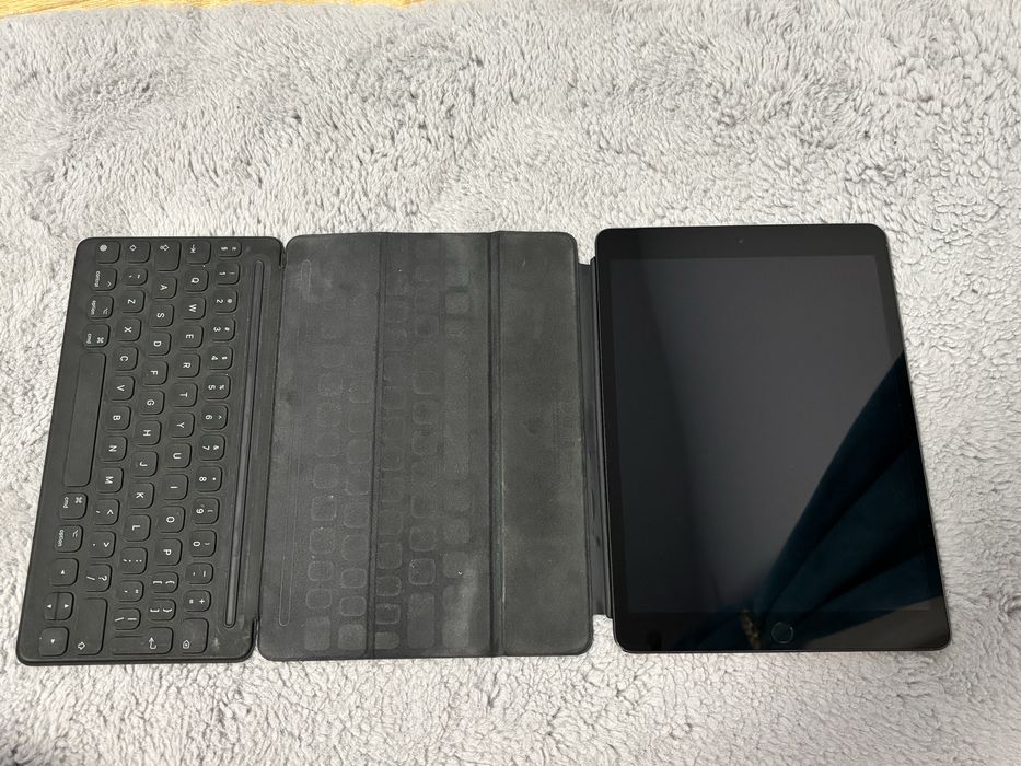 IPad 9th Gen Wi-Fi + Cellular