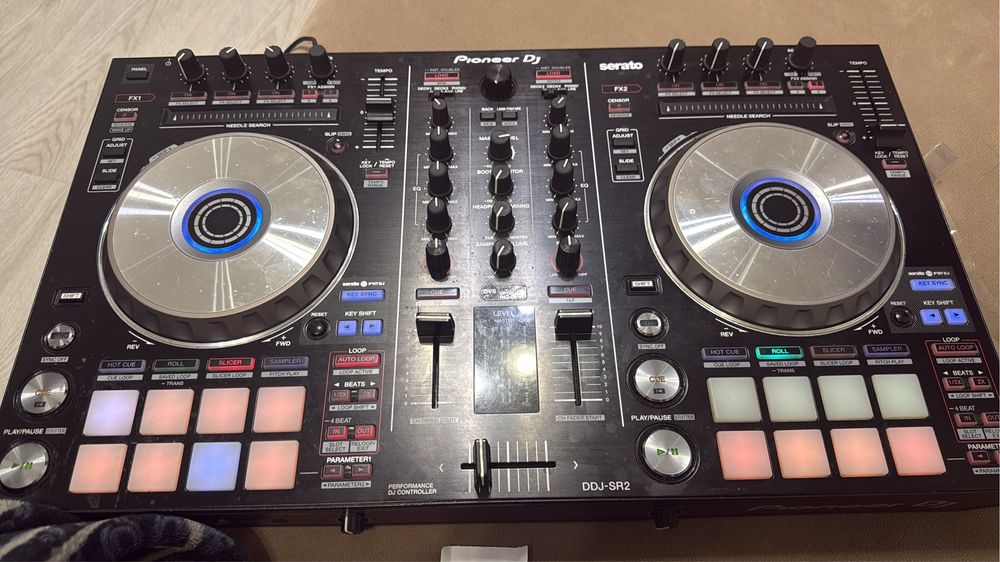 Продаю dj контроллер sr2 состояние 9/10