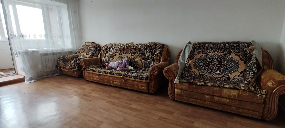 Продам диван и кресла