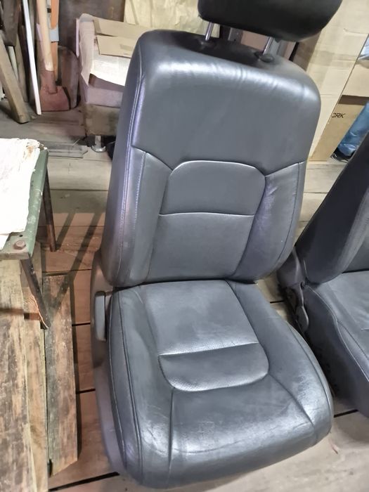 Продам сиденья от Lamd Cruiser 200,