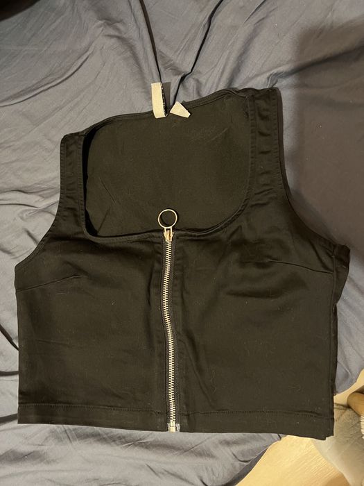 Потници: H&M, Shein, Guess,Affect ,Zara и Bershka