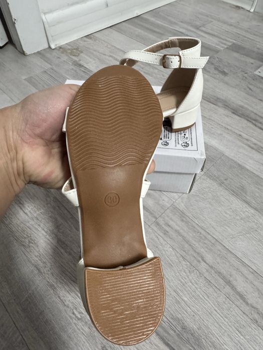 Босоножки для девочек