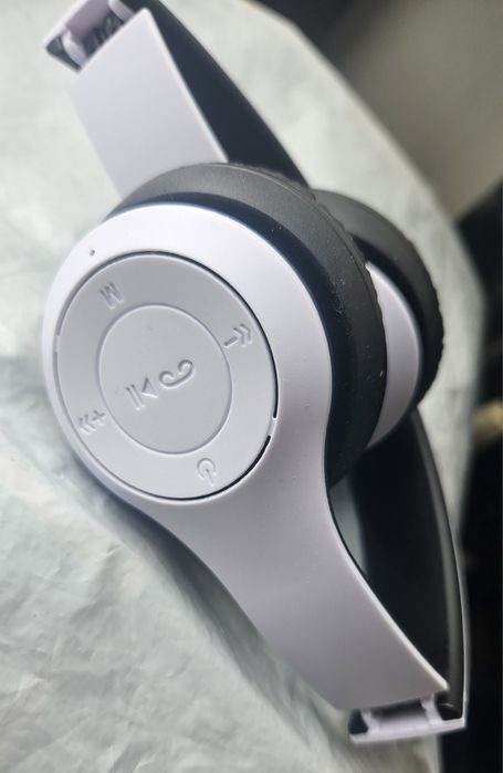 Продам блютуз наушники.