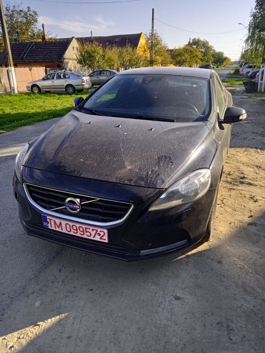 Dezmembrez Volvo v 40 D2 2014