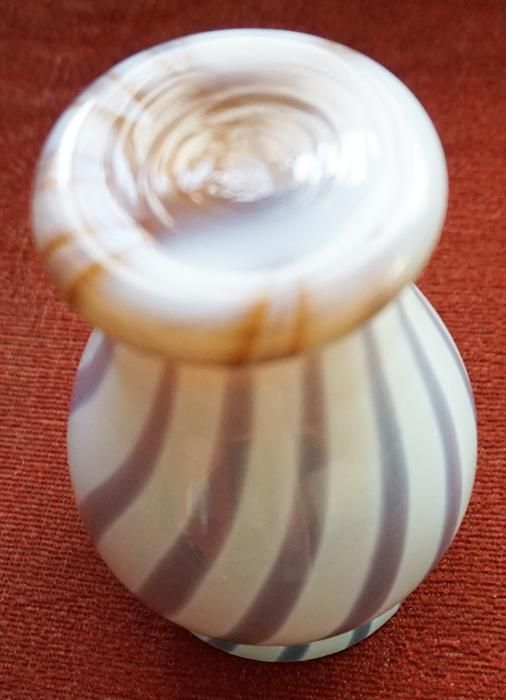 Оригинална вазичка от оловно стъкло