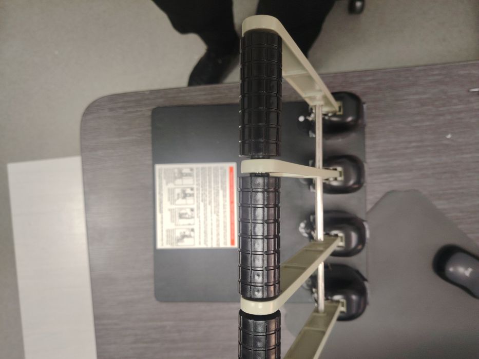 Офисный дырокол.