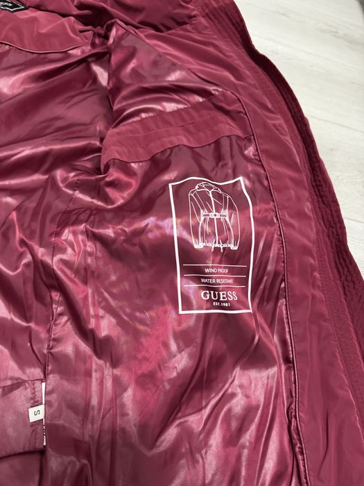 Дамско зимно  яке на Guess бордо и дълго зимно яке в син цвят