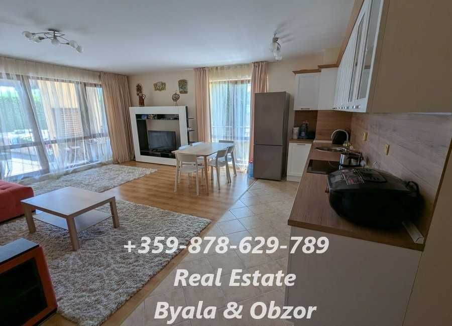 Просторен тристаен апартамент с голям двор-тераса в гр.Обзор