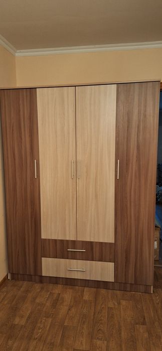 Шкаф почти новый