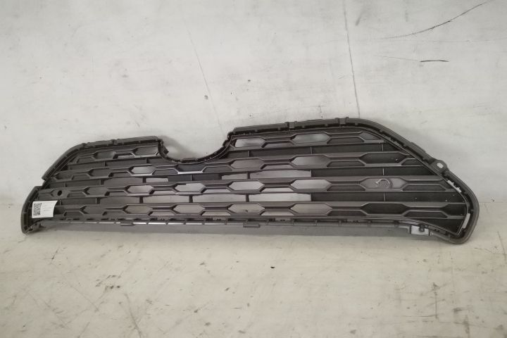 Оригинална централна решетка в добро състояние Тойота РАВ4 / Toyota RA