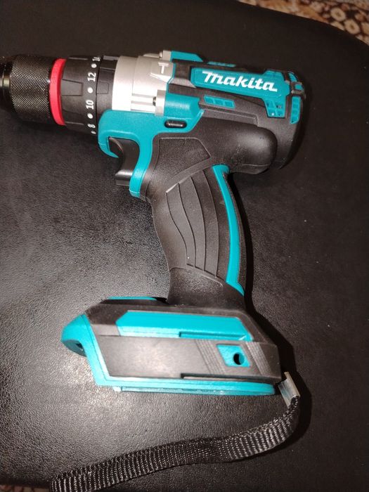 Продавам Makita-Винтовер, чисто ново две батерии+зарядно перфектно за работа