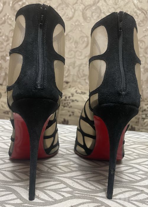 Продам Louboutin 38