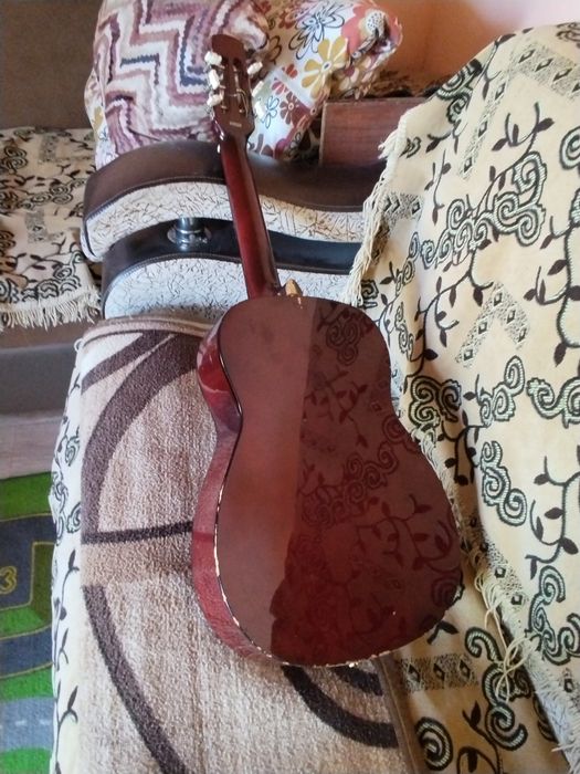 Продам гитару классическая