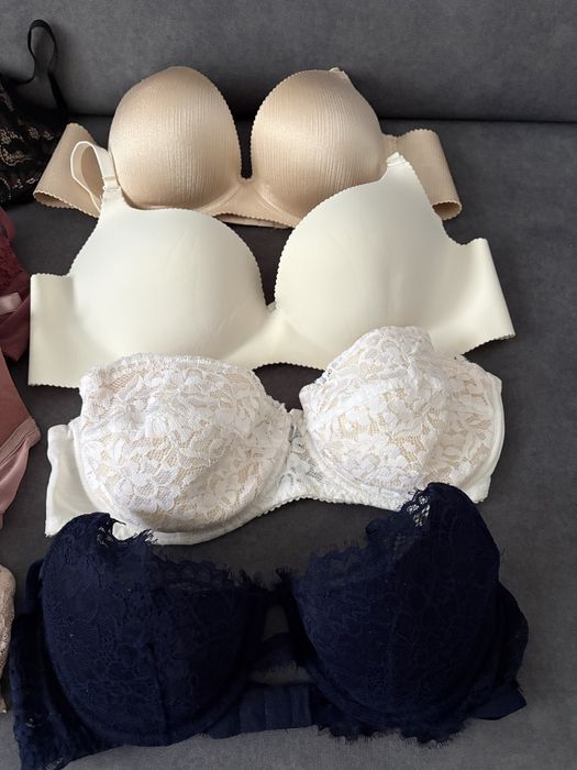 Lot de 12 sutiene 80B