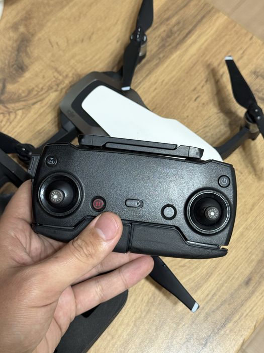 Продам дрон dji air