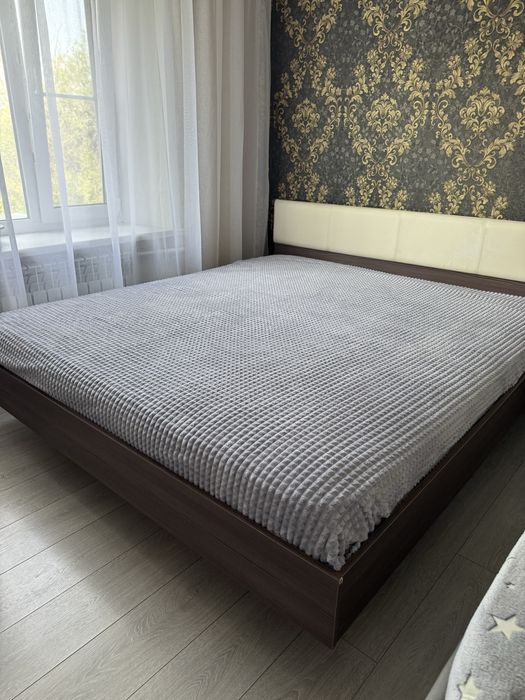 Продам двуспальную кровать