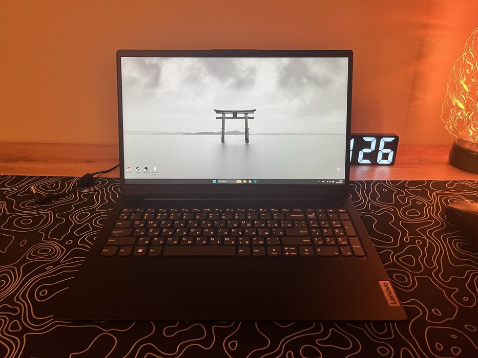 Нотубук lenovo v15