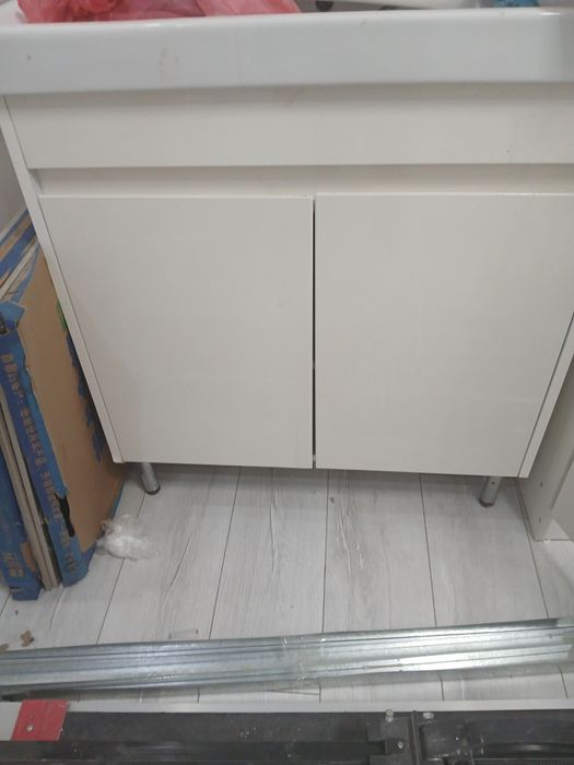 Продам тумбу с раквинной 80 см