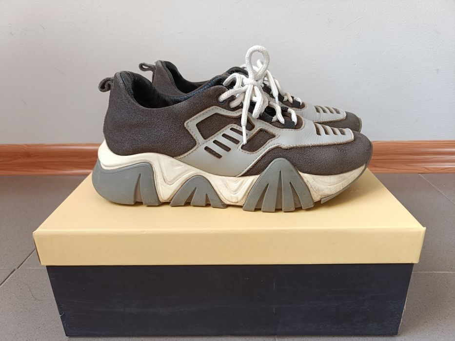 Продам демисезонные кроссовки