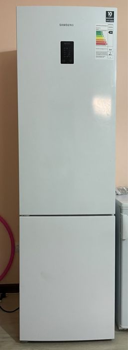 Холодильник Samsung RB37A5200WW белый