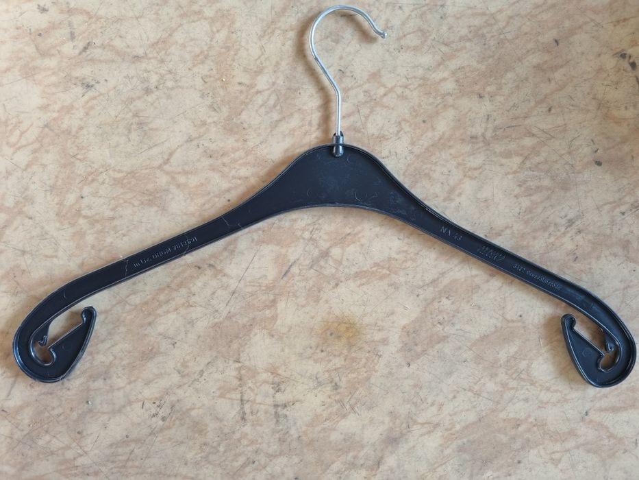 Продавам закачалки за дрехи