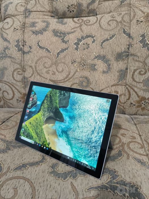 Microsoft Surface Pro 5  Platinum