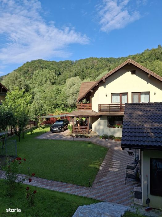 Casă Rustica într-o zonă superbă "Dambul Morii"