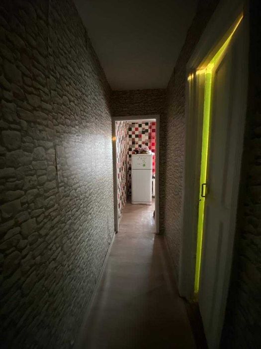 S  Продам 2-х ком на 4 мкр 3/5 этаж