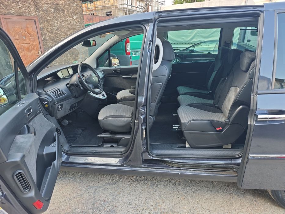 Peugeot 807 Premium 2.0hdi 163cp automat/dublu climatronic/xenon/navi/scaune încălzite/PDC fata spate/7 locuri/roti iarna vara aliaj/carte service