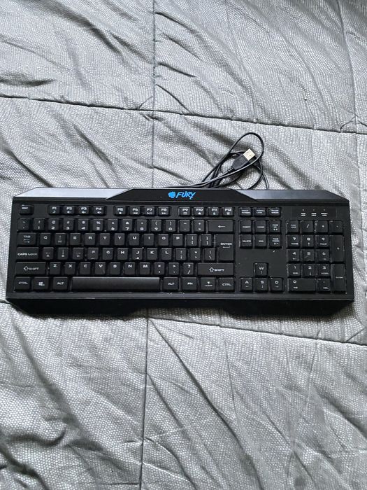 Vand tastatura ,,Fury” si mausepad ,,Myria”