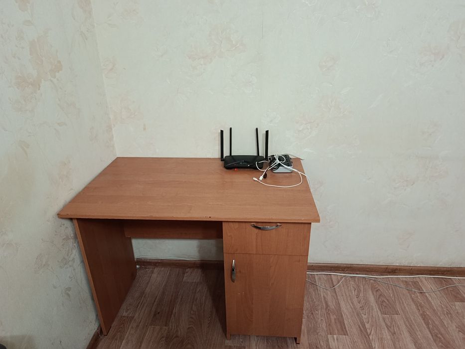 Письменный стол / Компьютерный стол