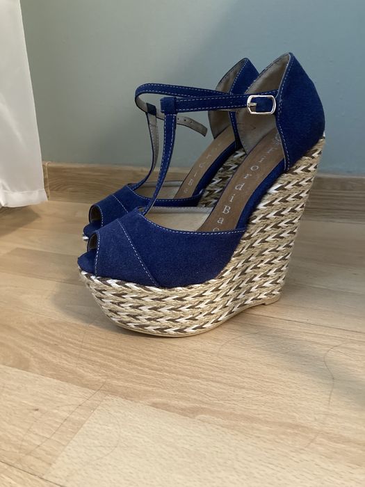 Сандали на платформа