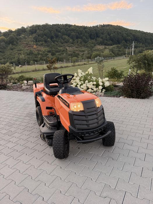 De vânzare tractor de tuns gazon Villager VT 1005 HD