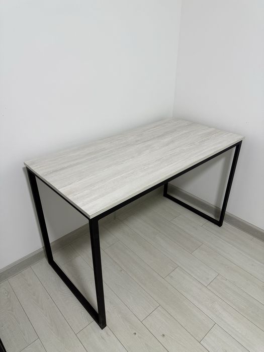 Stol sotiladi ofis va uy uchun