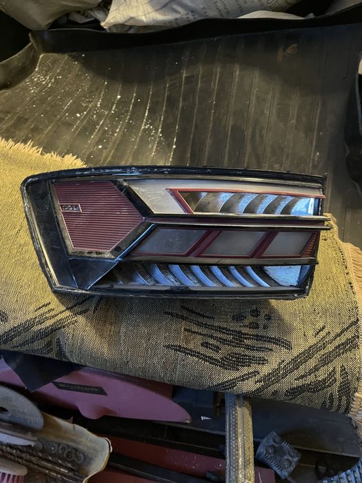 Фара левая задняя