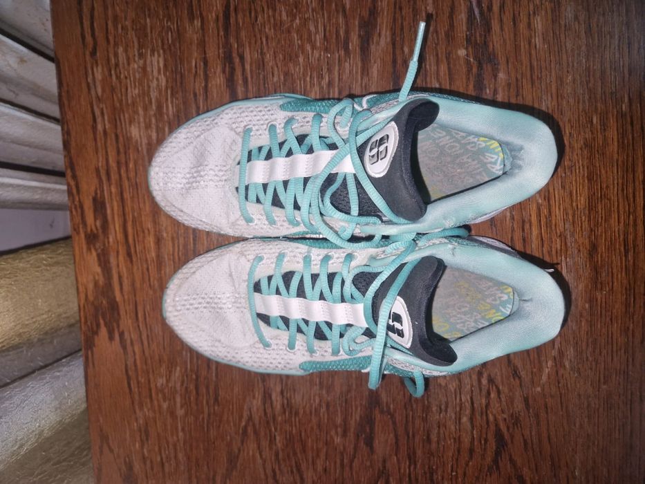 Vand Sabrina 1 si Kyrie 5 low