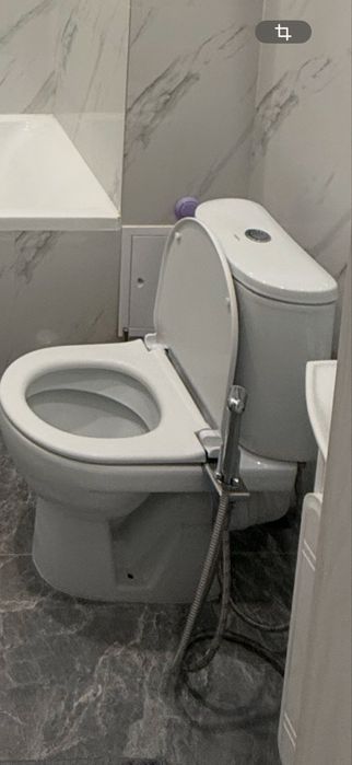 Продам унитаз и комплект в ванную