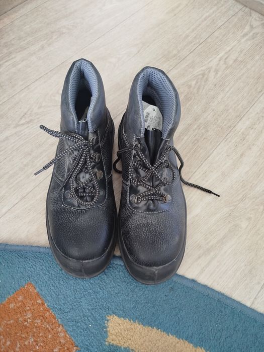 Продается спецобувь