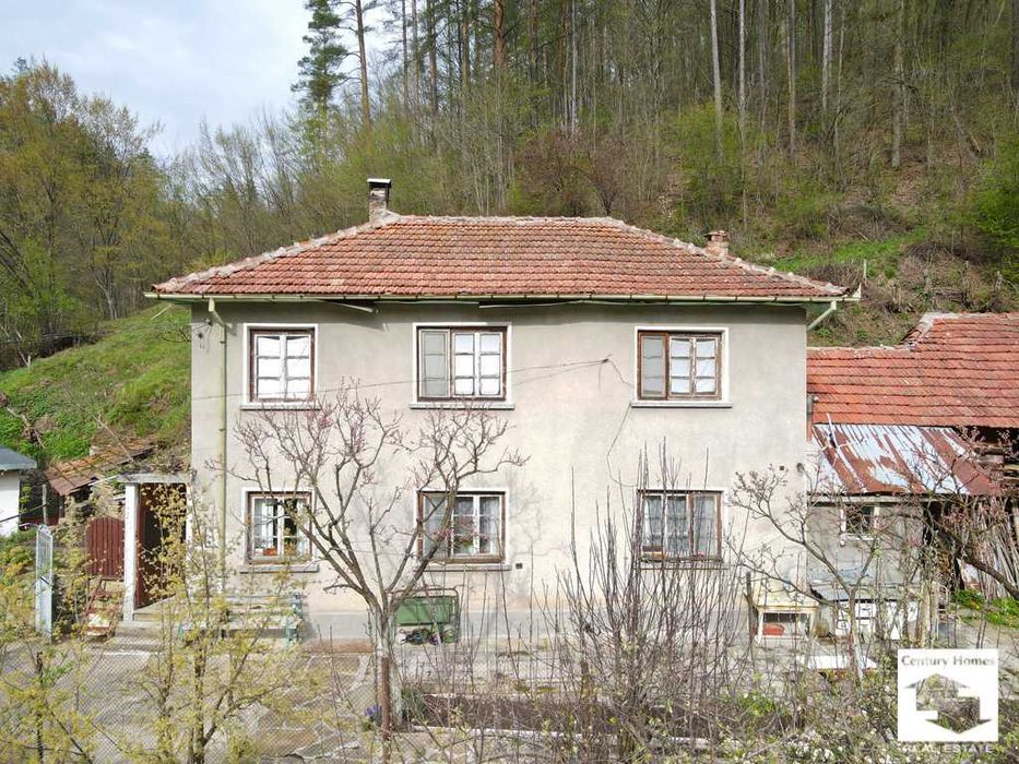 180057 Двуетажна къща в с. Станчов хан, на 12 км. от град Трявна