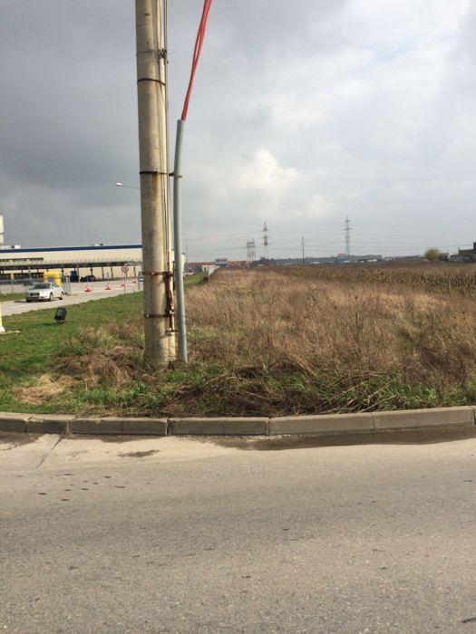 vând teren extravilan zona Selgros