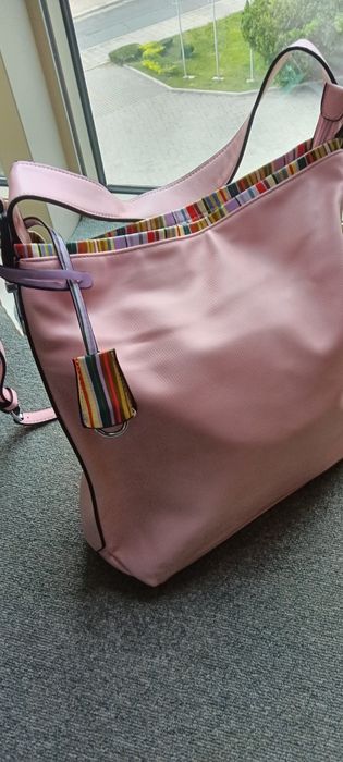 Дамска чанта от кожа в бяло и Стилна и функционална дамска чанта