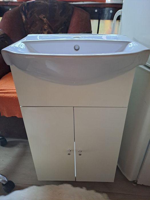 Vând chiuveta cu dulap nou