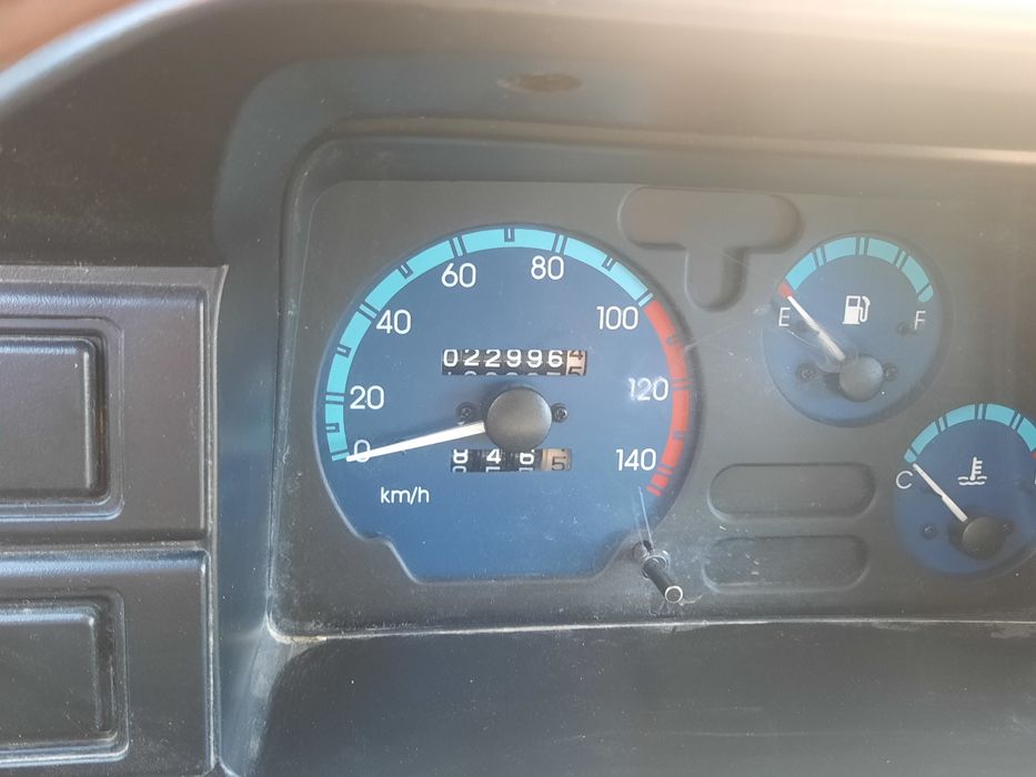 Damas  mokriy asfalt