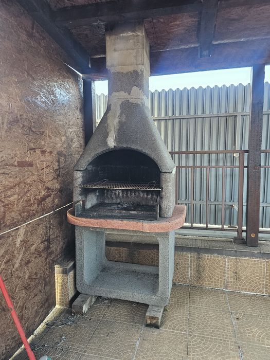 URGENT - Gratar beton/ciment de curte , pe lemne