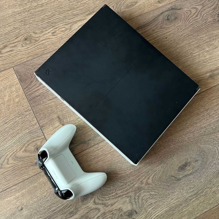 Xbox One S 500GB + 1 Controller + Cabluri