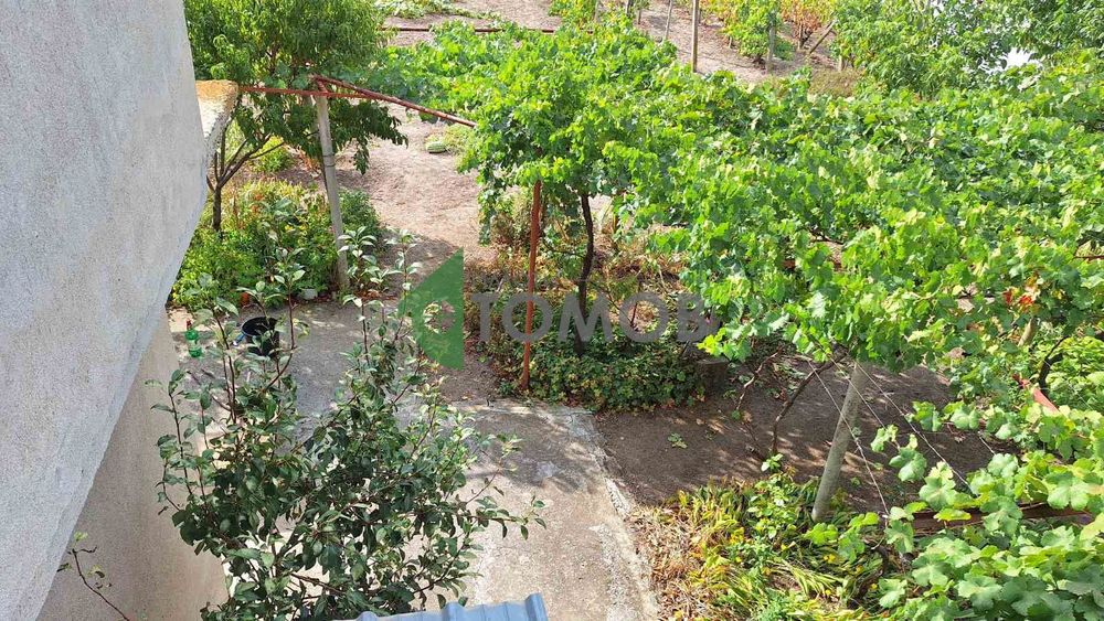 Здрава триетажна къща в село Загоре