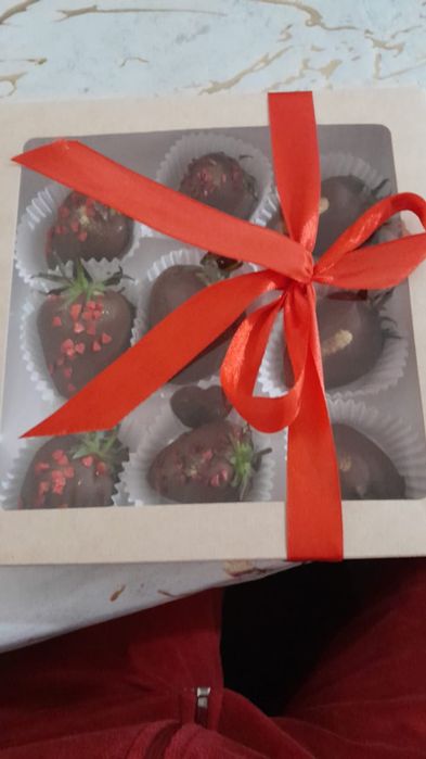 Клубника в школаде