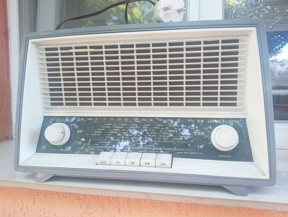 Radio Loewe opta tempo