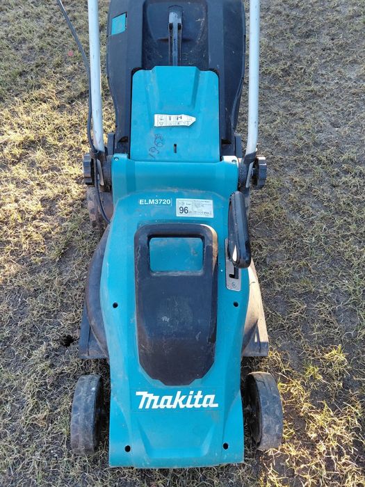 Masina de tuns Makita Elm3720 cu motor ars.