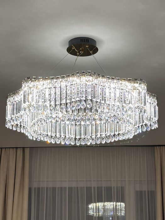 Люстра. Диаметр -80см.